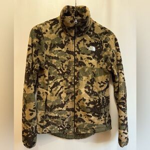 Camo The North Face fleece!
